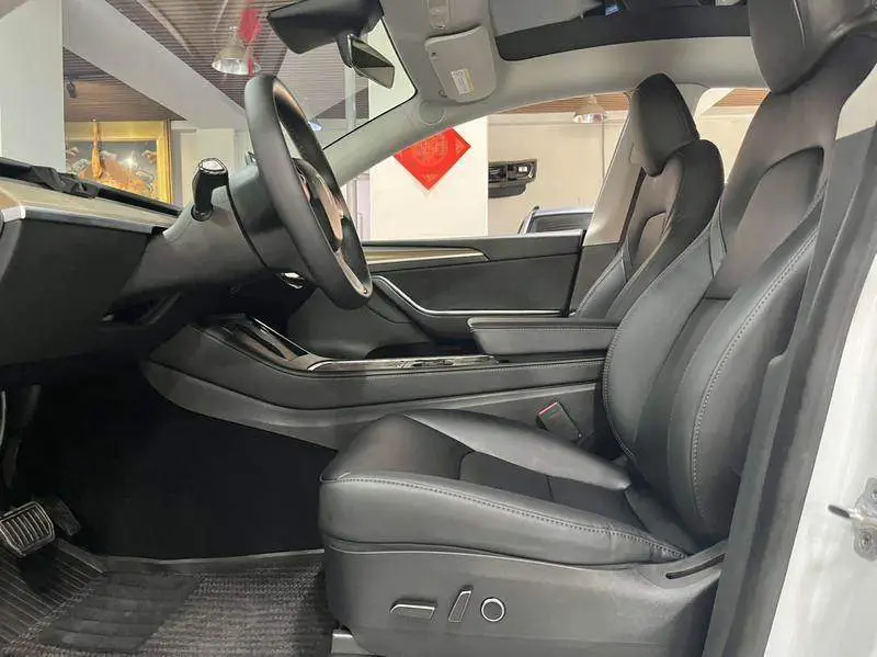 Model Y 2023 Long Range All-Wheel Drive — 13
