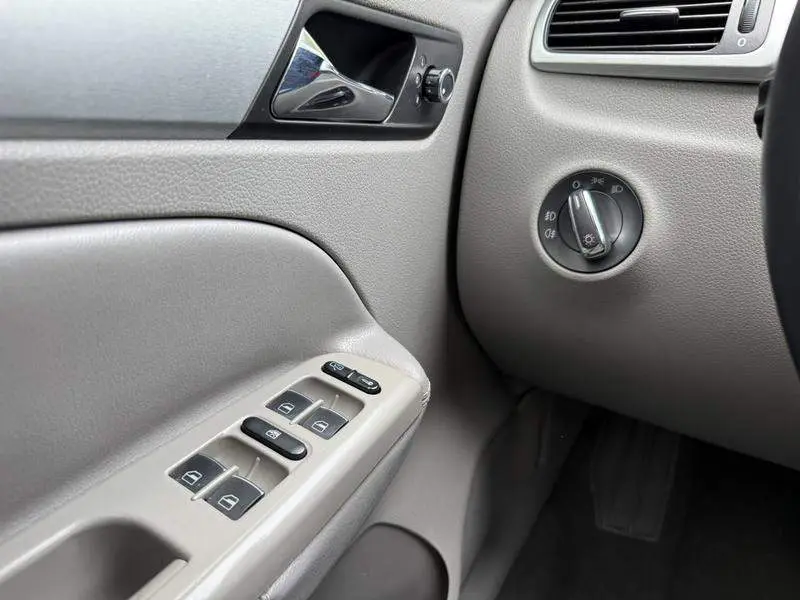 Bora 2011 1.6L Automatic Comfort — 18