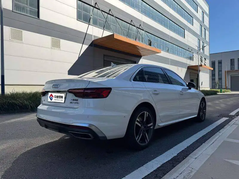 Audi A4L 2020 40 TFSI Luxury Dynamic Edition — 3