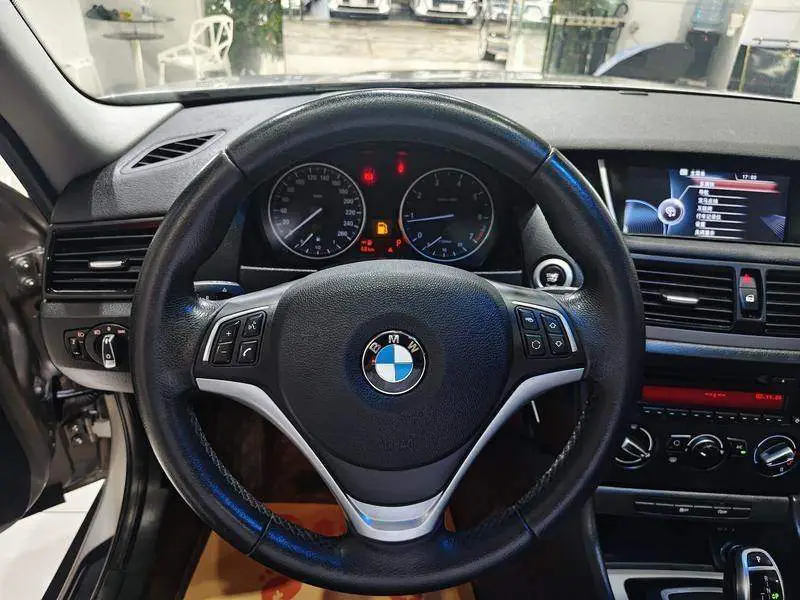 BMW X1 2014 sDrive18i Fashion — 13