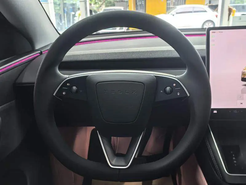 Model Y 2025 rear-wheel drive version — 12