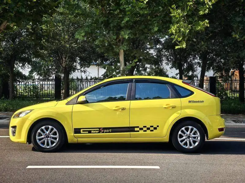 Fox 2012 Hatchback Classic 1.8L Automatic Basic Model — 4