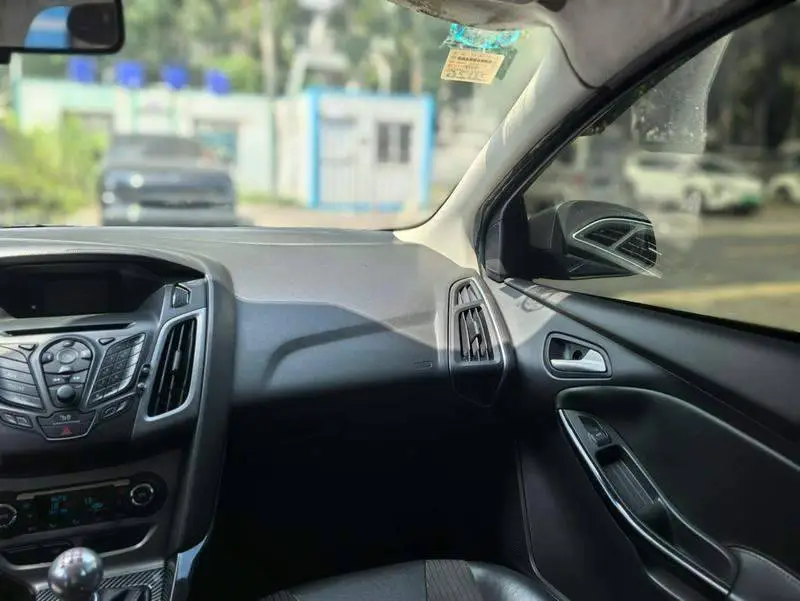 Fox 2012 Hatchback 1.6L Manual Fashion Edition — 8