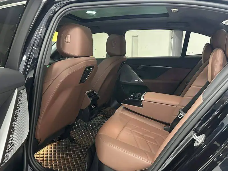 BMW 5 Series 2024 530Li Leading Luxury Package — 9