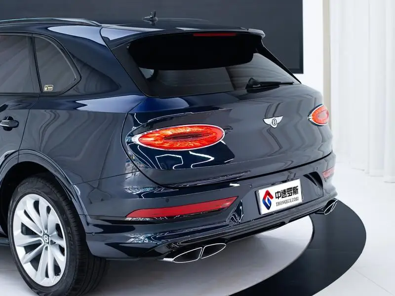 Bentayga 2023 4.0T V8 Long Wheelbase Yadu Edition — 11