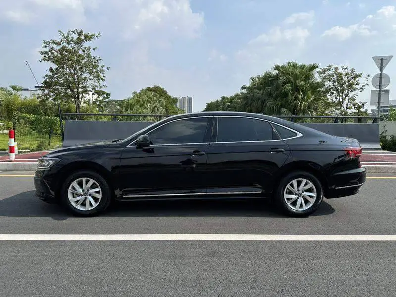 Passat 2023 280TSI Business Edition — 4
