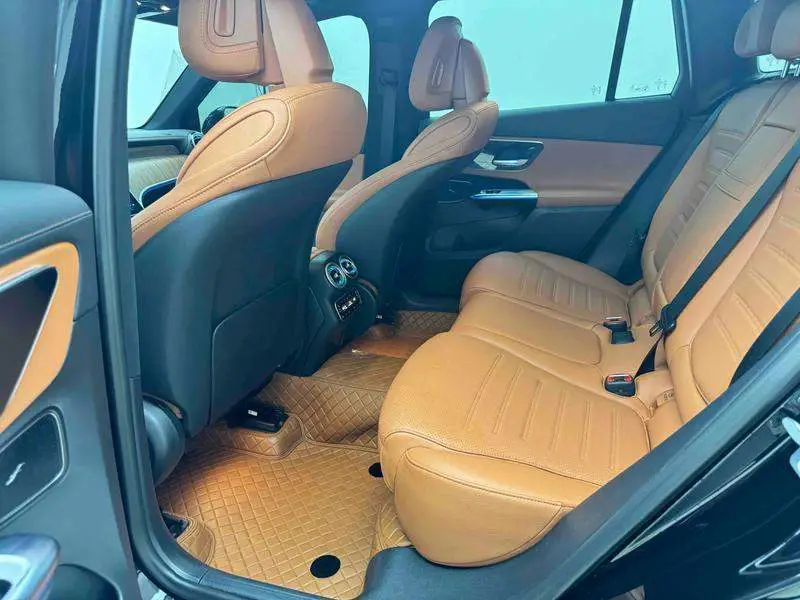 Mercedes-Benz GLC 2023 GLC 300 L 4MATIC Dynamic 5-seater — 18
