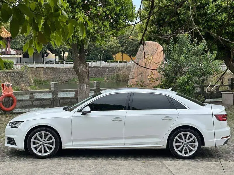 Audi A4L 2018 30th Anniversary Model 40 TFSI Fashion Model — 4