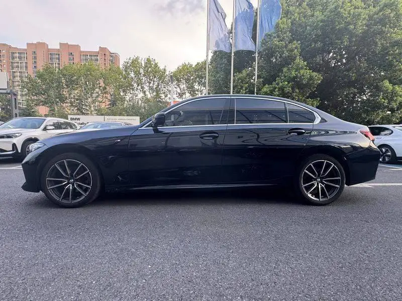 BMW 3 Series 2023 320Li M Sport Package — 3