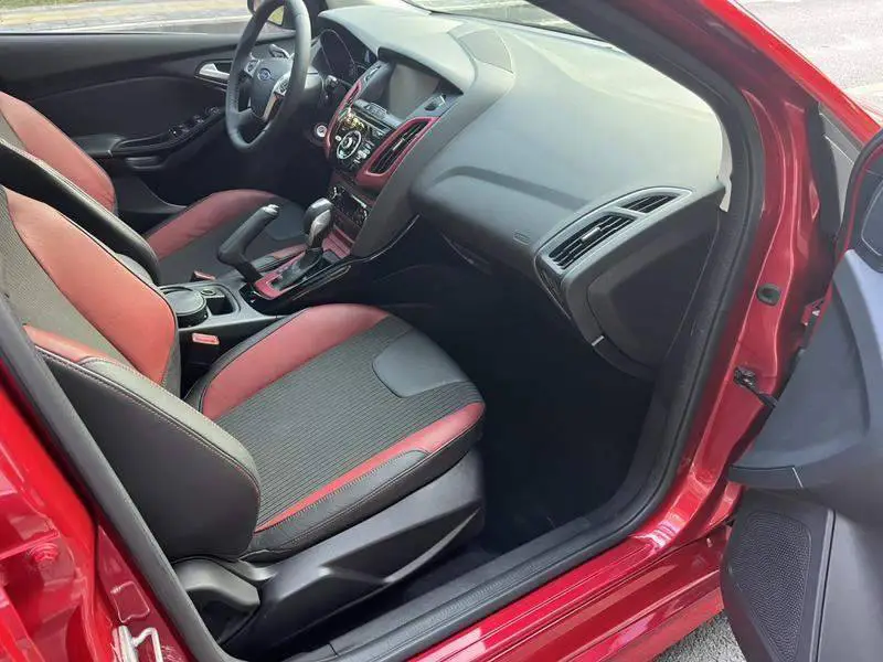 Fox 2012 Hatchback 2.0L Automatic Luxury Sports — 10