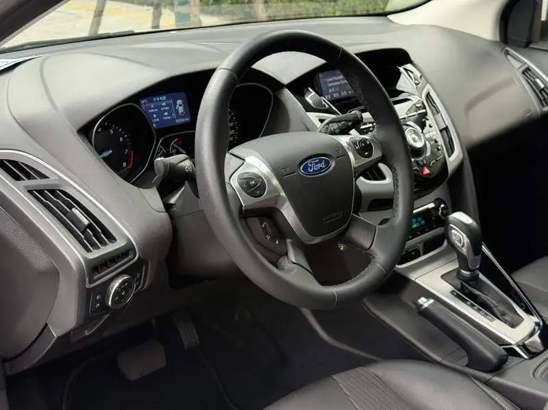 Fox 2012 Hatchback 2.0L Automatic Luxury Sports — 10