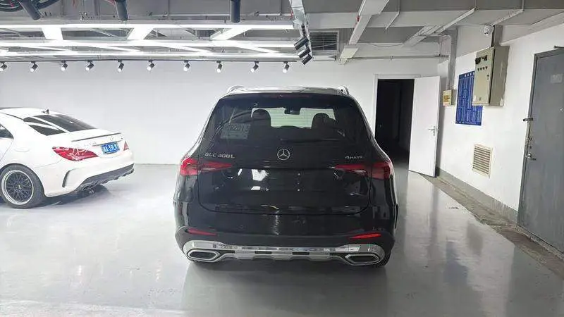 Mercedes-Benz GLC 2023 GLC 300 L 4MATIC Dynamic 5-seater — 3