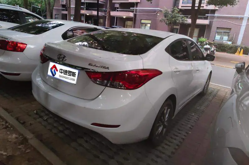 Elantra 2015 1.6L Automatic Fashion Model — 3