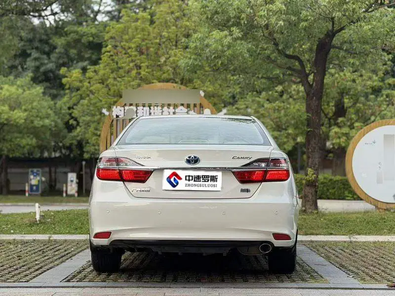 Camry 2015 Hybrid 2.5HG Luxury Navigation Edition — 5