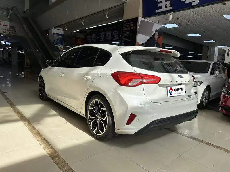 Fox 2019 Hatchback EcoBoost 180 Automatic ST Line — 5