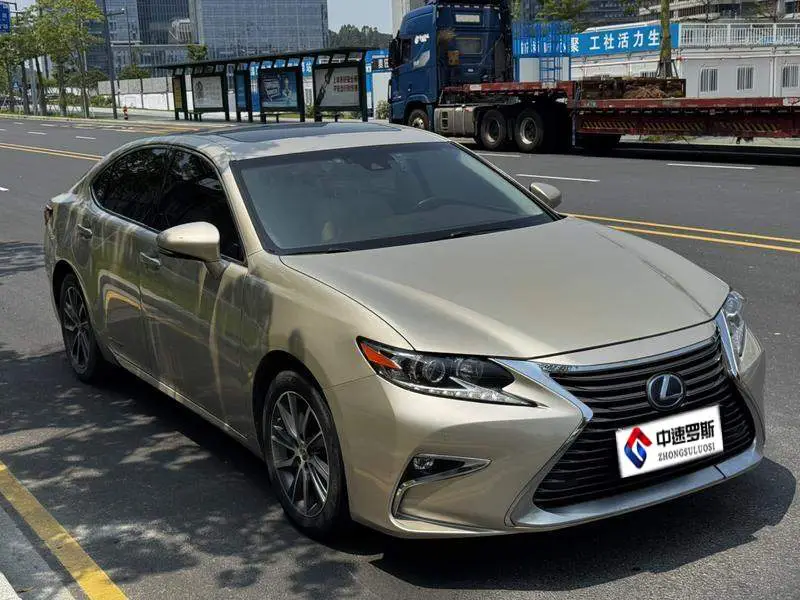 Lexus ES 2015 300h Comfort Edition — 3