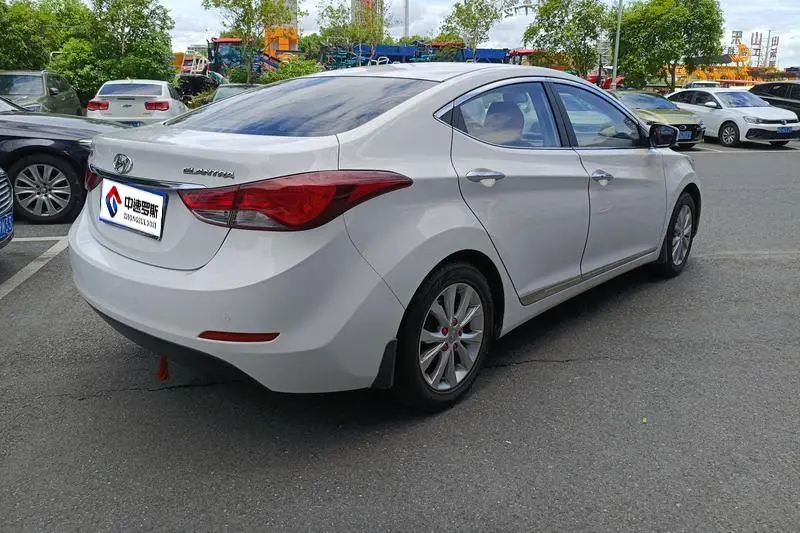 Elantra 2016 1.6L Manual Premium — 3