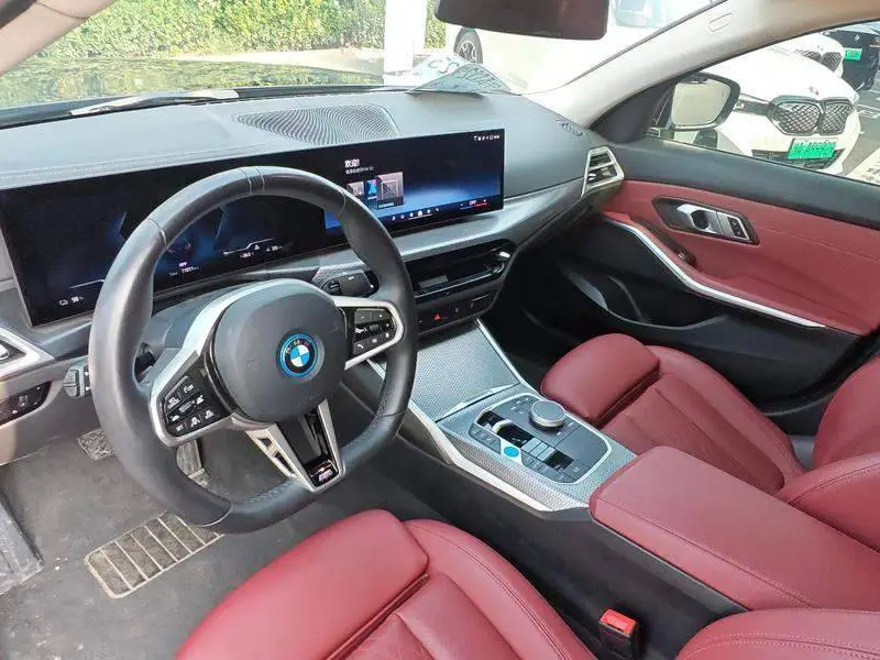 BMW i3 2025 eDrive 40 L Night Edition — 16