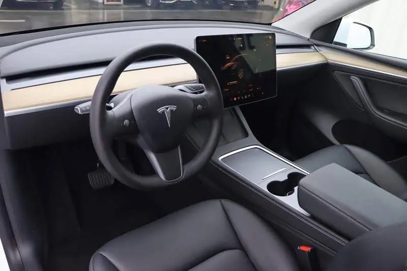 Model Y 2022 facelifted rear-wheel drive version — 13