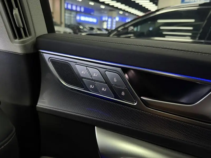 Audi A7L 2024 45 TFSI quattro Luxury Edition — 9