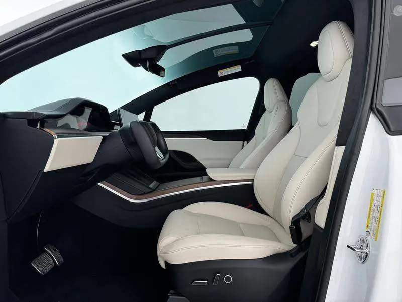 Model X 2023 Dual Motor All-Wheel Drive — 13