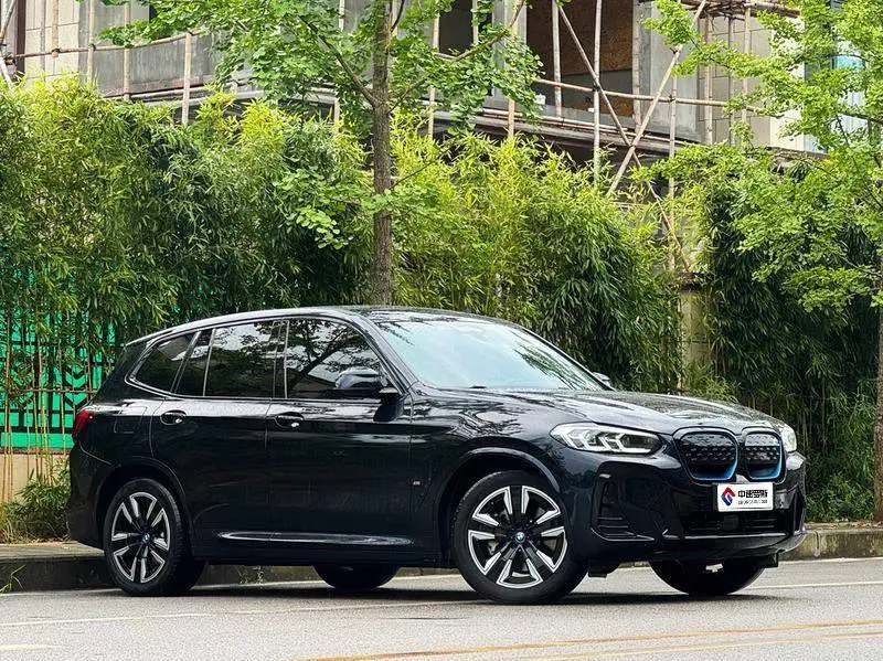 BMW iX3 2023 Leading Model — 3