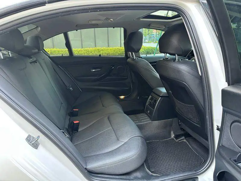 BMW 3 Series 2018 320Li Fashion Edition — 10