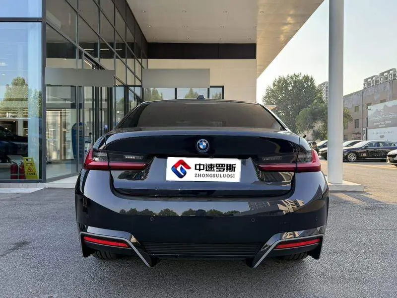 BMW i3 2026 eDrive 40 L Shadow Edition — 4