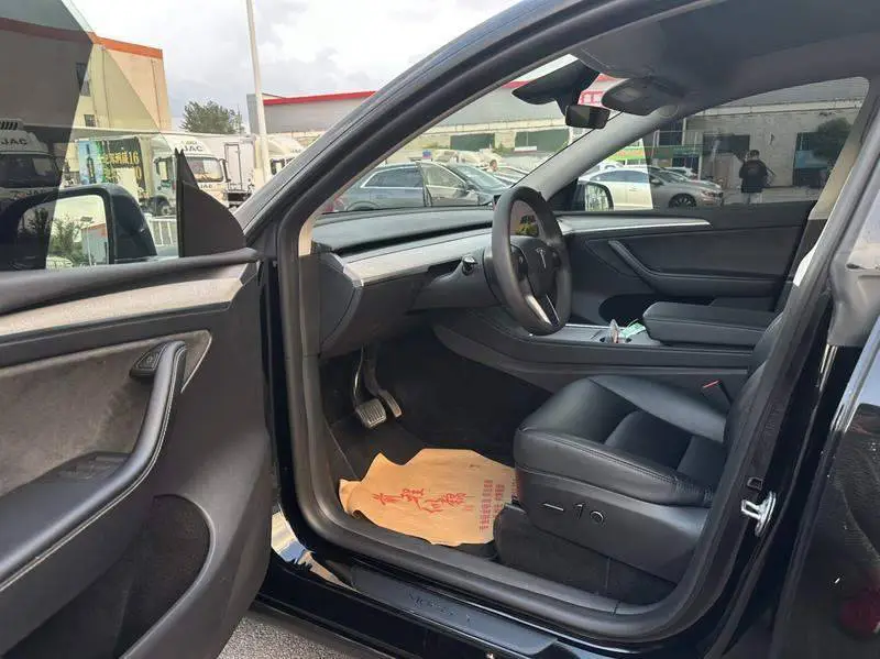 Model Y 2024 rear-wheel drive version — 12