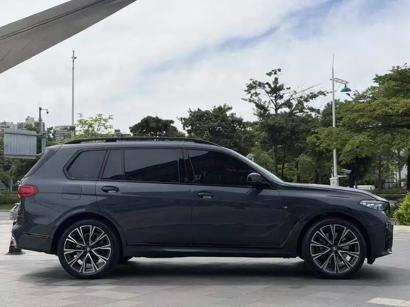 BMW X7 2019 xDrive40i Executive M Sport Package — 7
