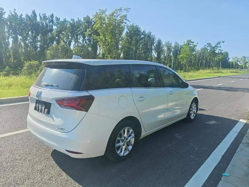 Buick GL6 2018 18T 6-seat luxury model — 6