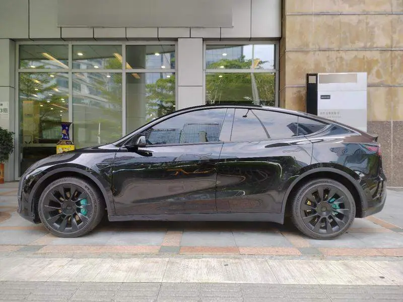 Model Y 2021 Long Range All-Wheel Drive — 4