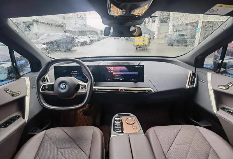 BMW iX 2022 xDrive40 — 6