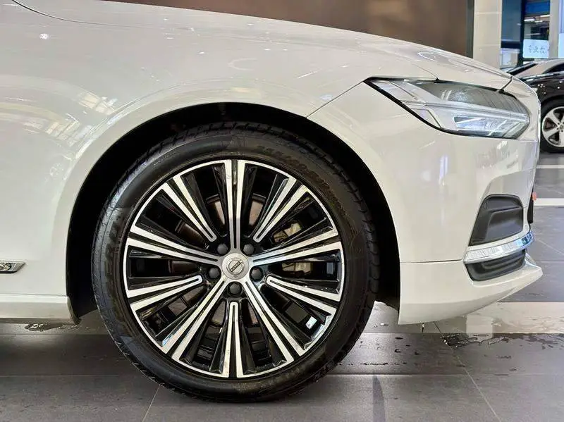 Volvo S90 2022 B5 Zhiyuan Deluxe Edition — 8