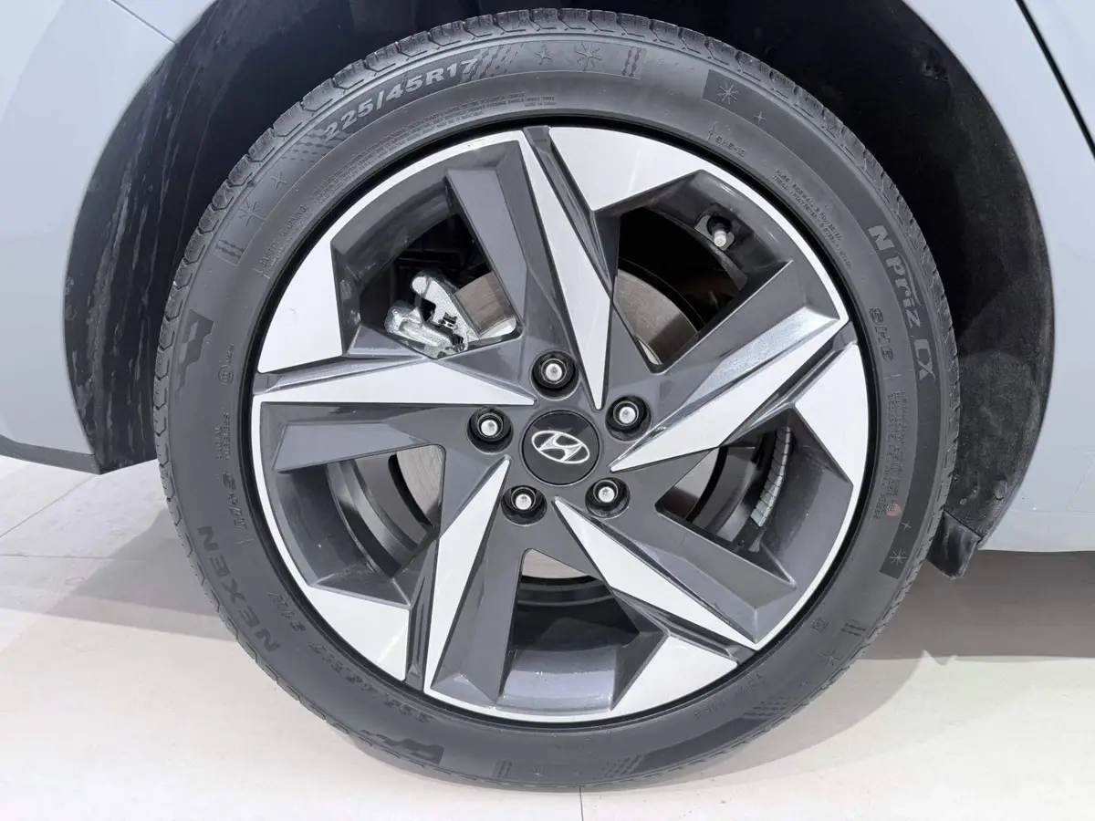 Elantra 2022 1.5L CVT LUX Premium Edition — 12
