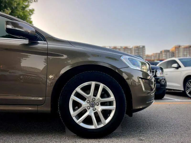 Volvo XC60 2017 T5 AWD Intelligent Edition — 9