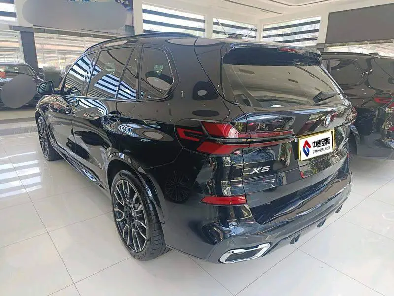 BMW X5 2023 xDrive 40Li M Sport Night Edition — 3