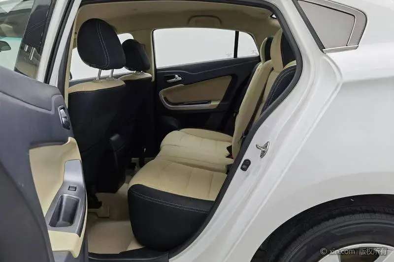 Familia 2015 1.6L Manual Fashion Edition — 19