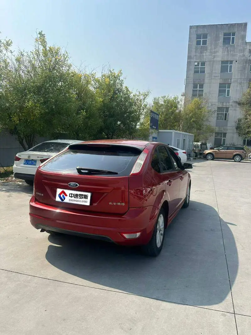 Fox 2011 Hatchback 1.8L Automatic Fashion Model — 6