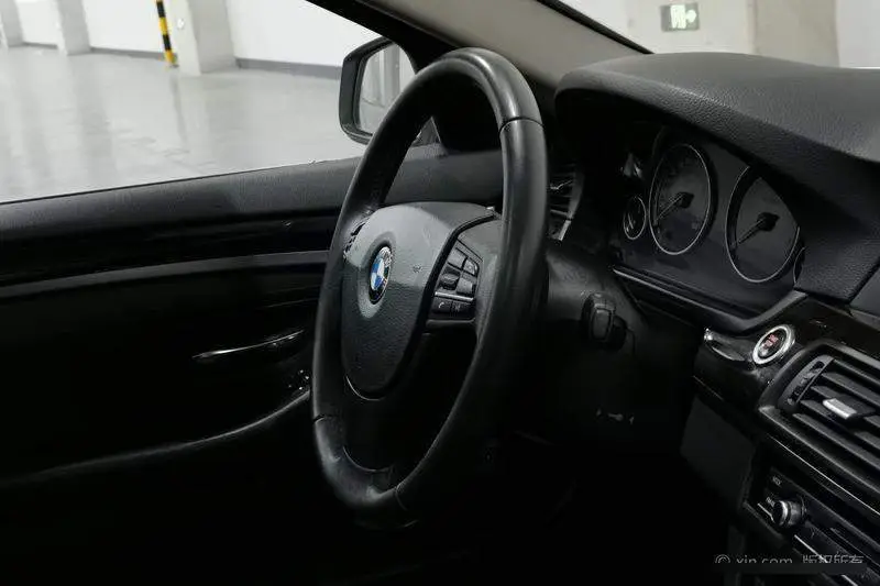BMW 5 Series 2011 523Li Luxury Model — 9