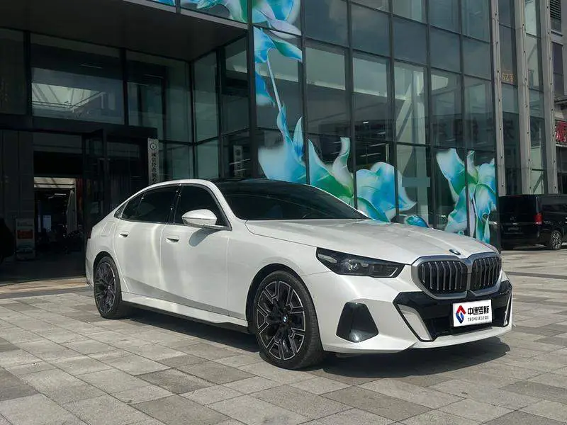 BMW 5 Series 2025 530Li Premium M Sport Package — 3