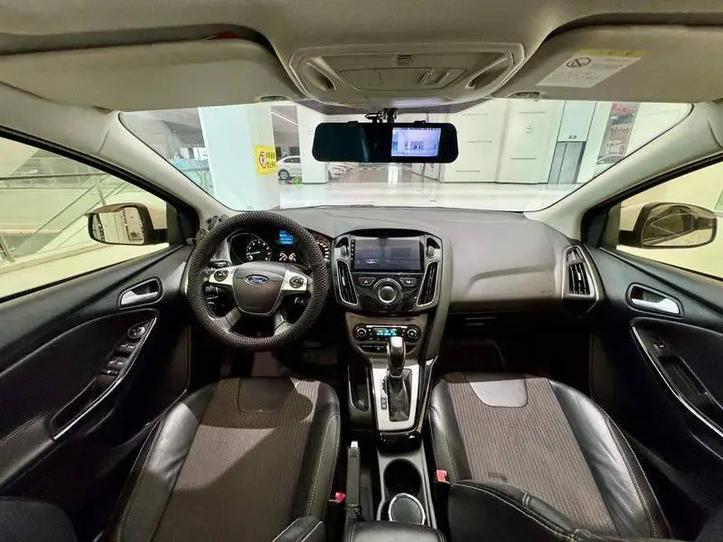 Fox 2012 Sedan 1.6L Automatic Premium — 11