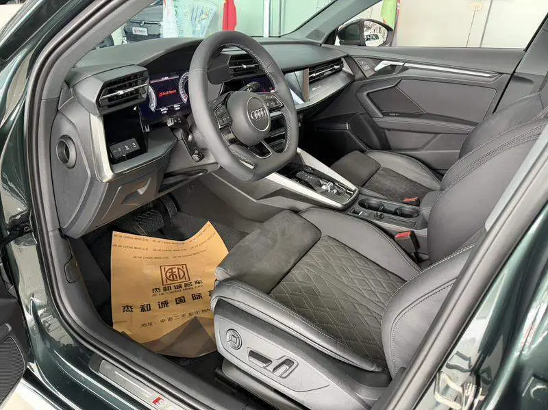 Audi A3 2022 Sportback 35 TFSI Luxury Sports — 17