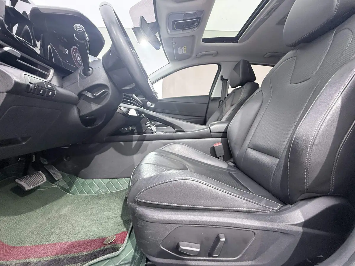 Elantra 2022 1.5L CVT LUX Premium Edition — 8
