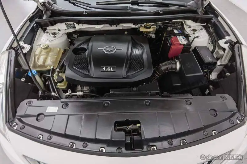 Familia 2015 1.6L Manual Fashion Edition — 5