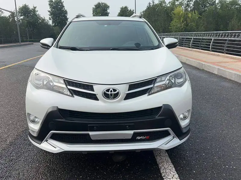 RAV4 Rongfang 2015 2.0L CVT 2WD Fashion Edition — 2