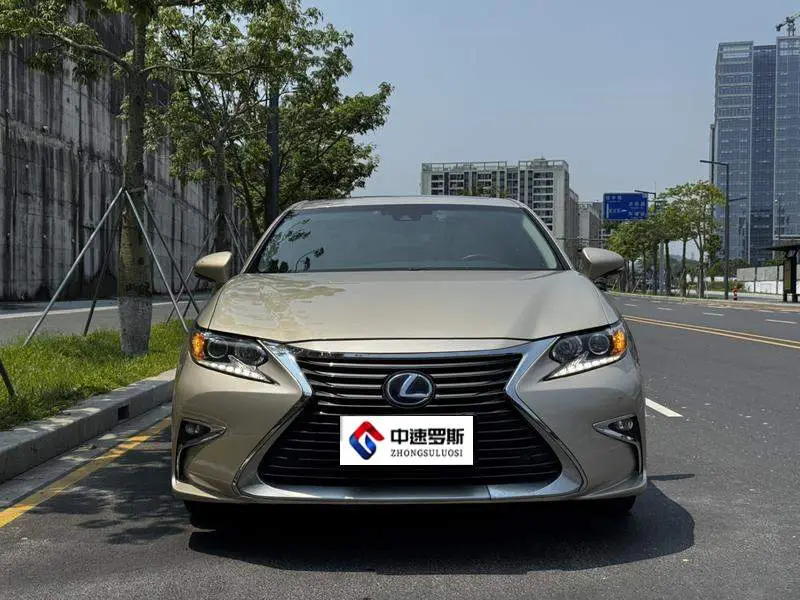 Lexus ES 2015 300h Comfort Edition — 2