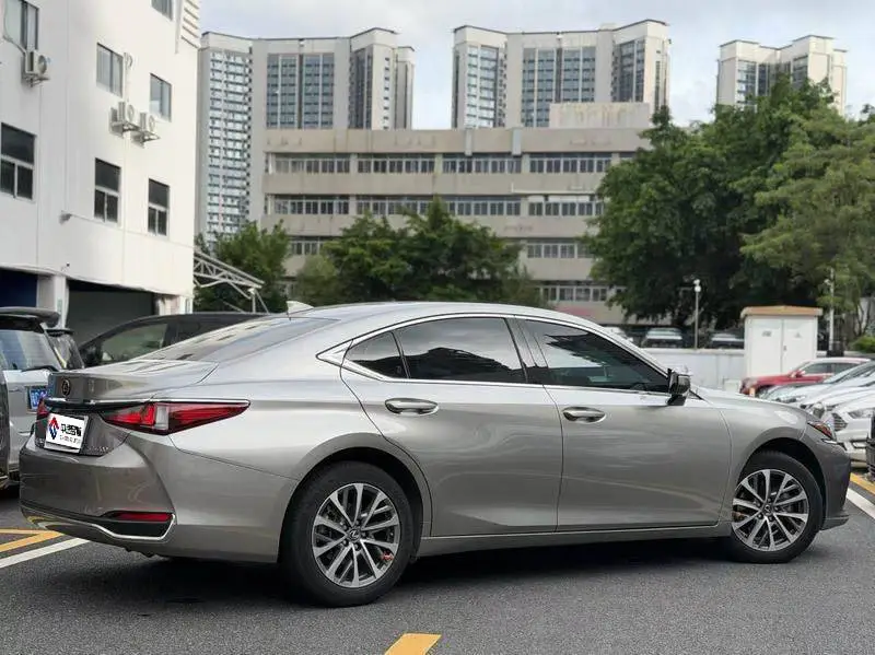 Lexus ES 2021 200 Excellence Edition — 3
