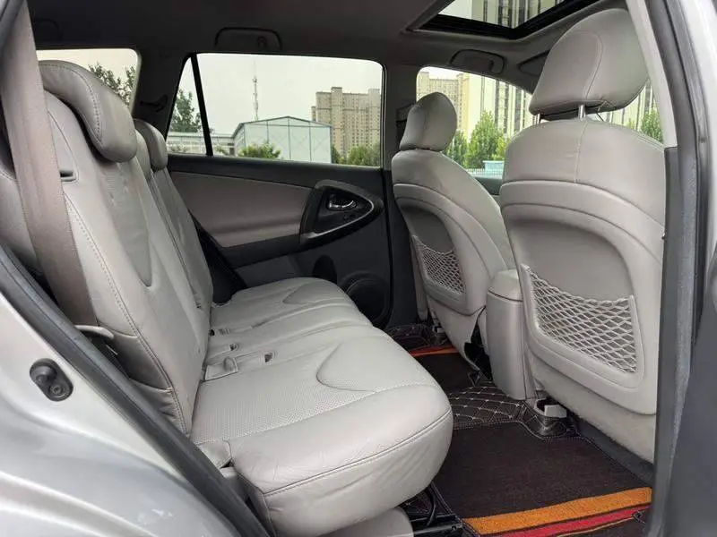 RAV4 Rongfang 2009 2.4L Automatic Luxury Navigation Edition — 13