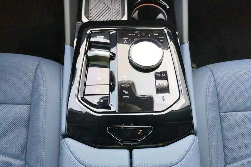 BMW i5 2025 eDrive 35L M Sport Package — 12